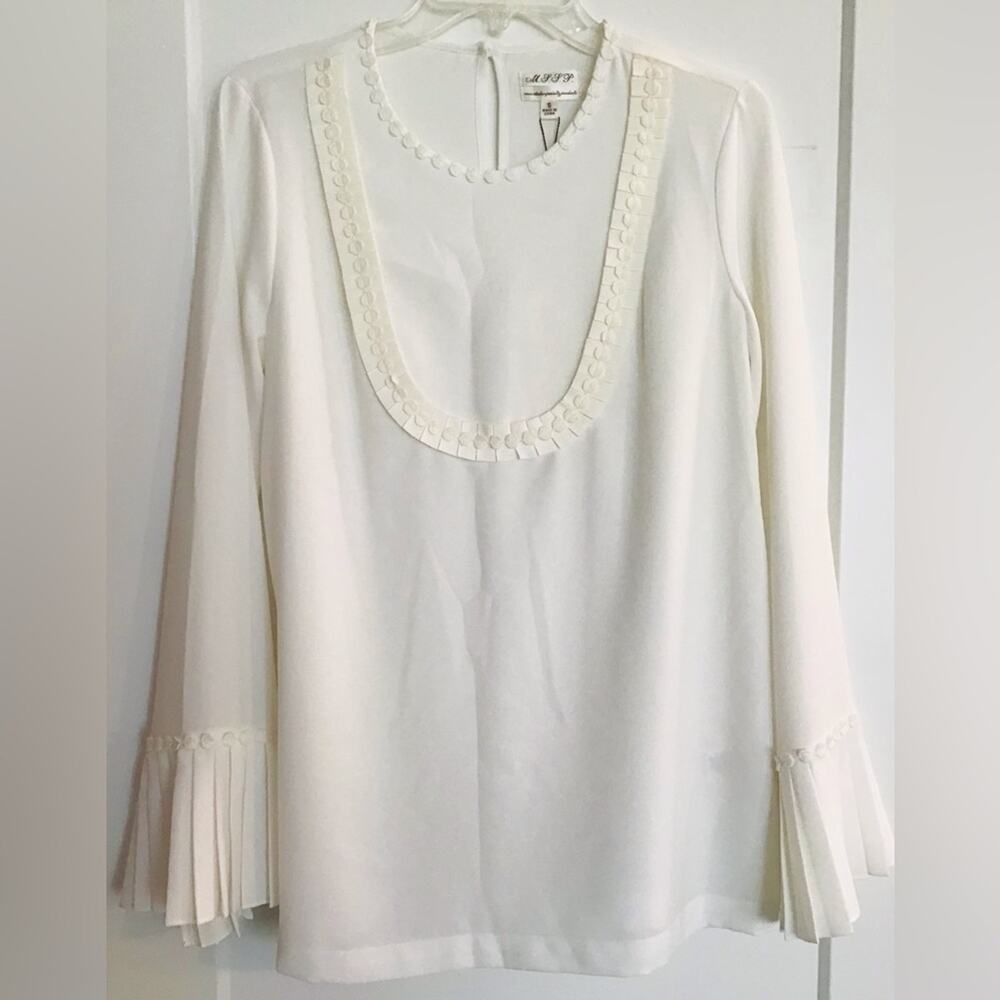 NWT Max studio specialty products cream blouse size small